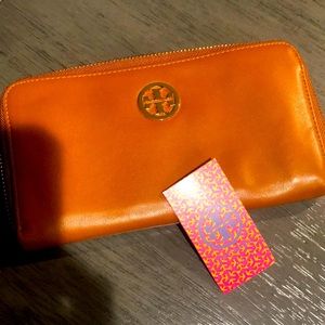 Authentic Tory Burch wallet, very clean
